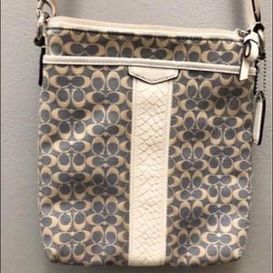 CLOSET CLEAN OUT: Coach Purse